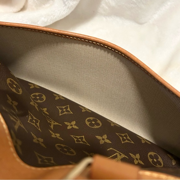 Louis Vuitton Monogram Deauville Handbag - Picture 11 of 16